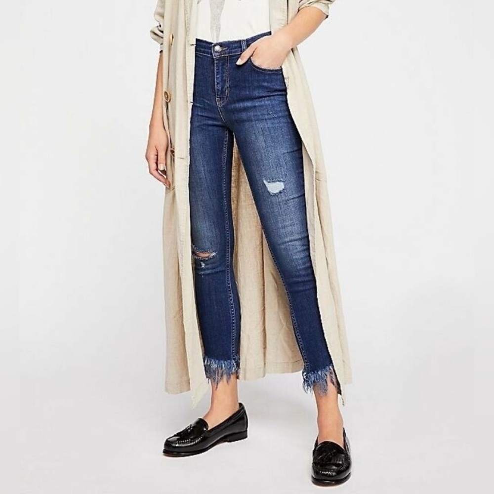 Free People | Women’s medium indigo frayed hem distressed jeans, size 26